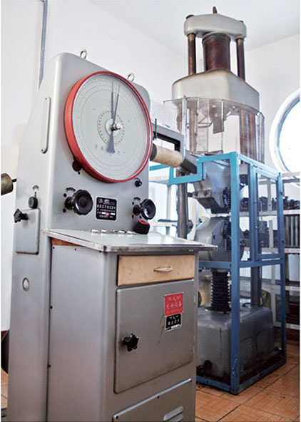 液壓式萬能材料試驗(yàn)機(jī)